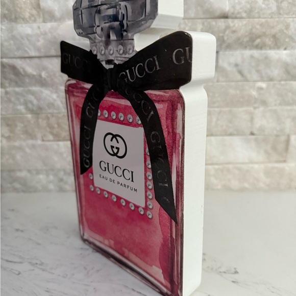 Gucci Eau de Parfum with Black and Pink Design - Picture 3 of 3